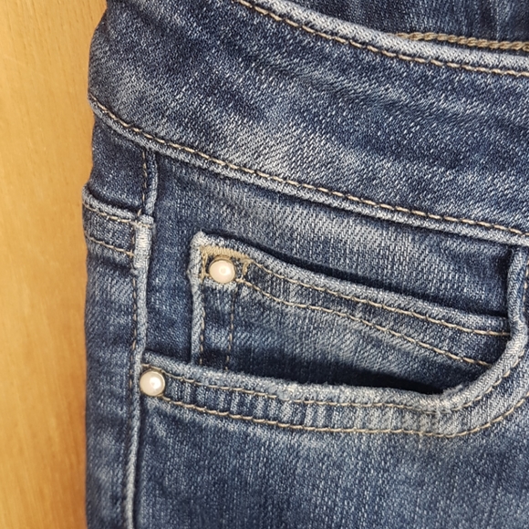 Blue medium wash skinny jean. - Picture 3 of 6